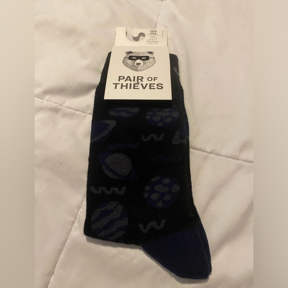 NWT! Pair of thieves men’s socks, size 6-12. Black with planets